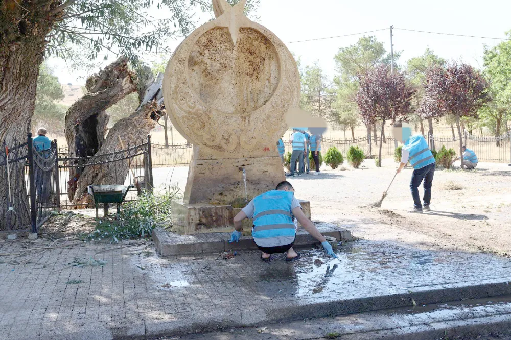 Sivas’ta Tarihi Anıt Park’ta Temizlik ve Çevre Düzenlemesi Gerçekleştirildi