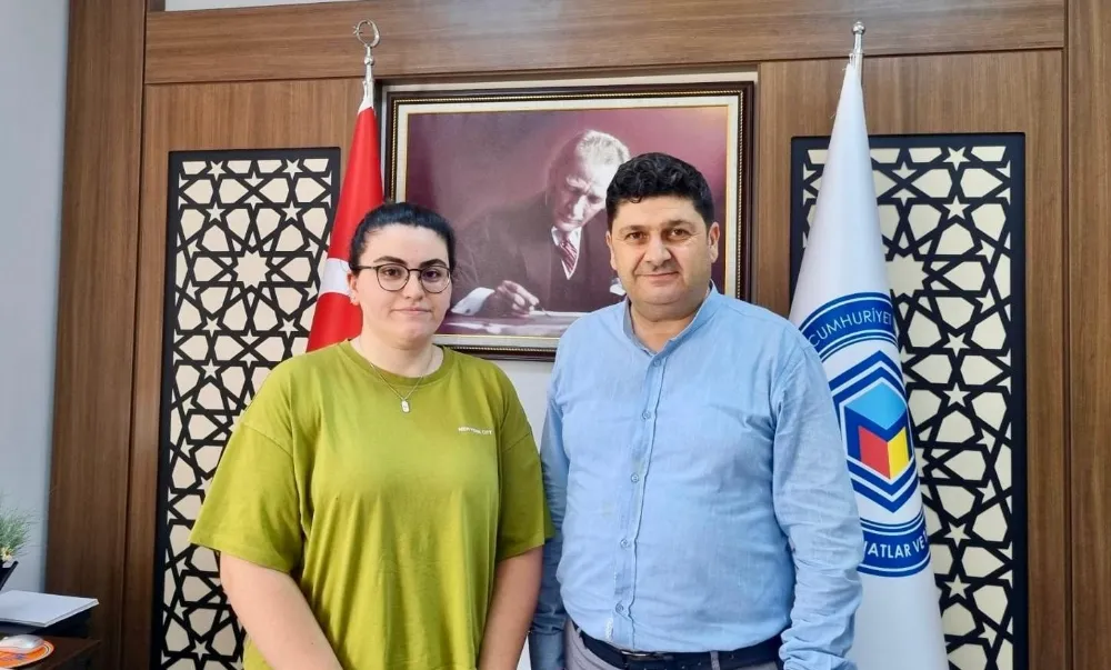 Sivas Cumhuriyet Üniversitesi Öğrencisinden Afiş Tasarım Yarışmasında Büyük Başarı