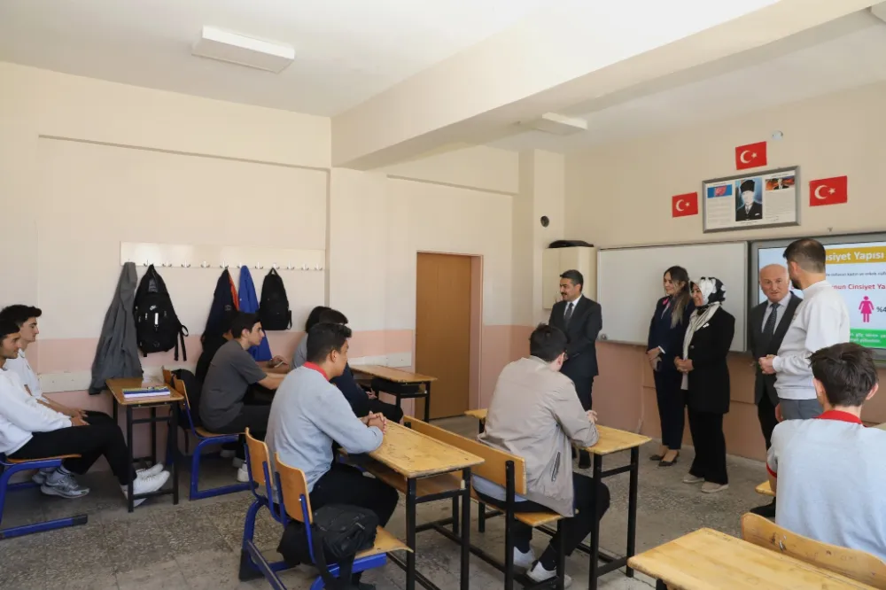 Vekil Toy ve Müdür Erdoğan lise öğrencileriyle buluştu 