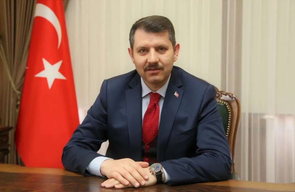 Ayhan’dan “Yavuz Bülent Bakiler” paylaşımı: Sivas’a olan sevgisiyle her zaman hatırlayacağız
